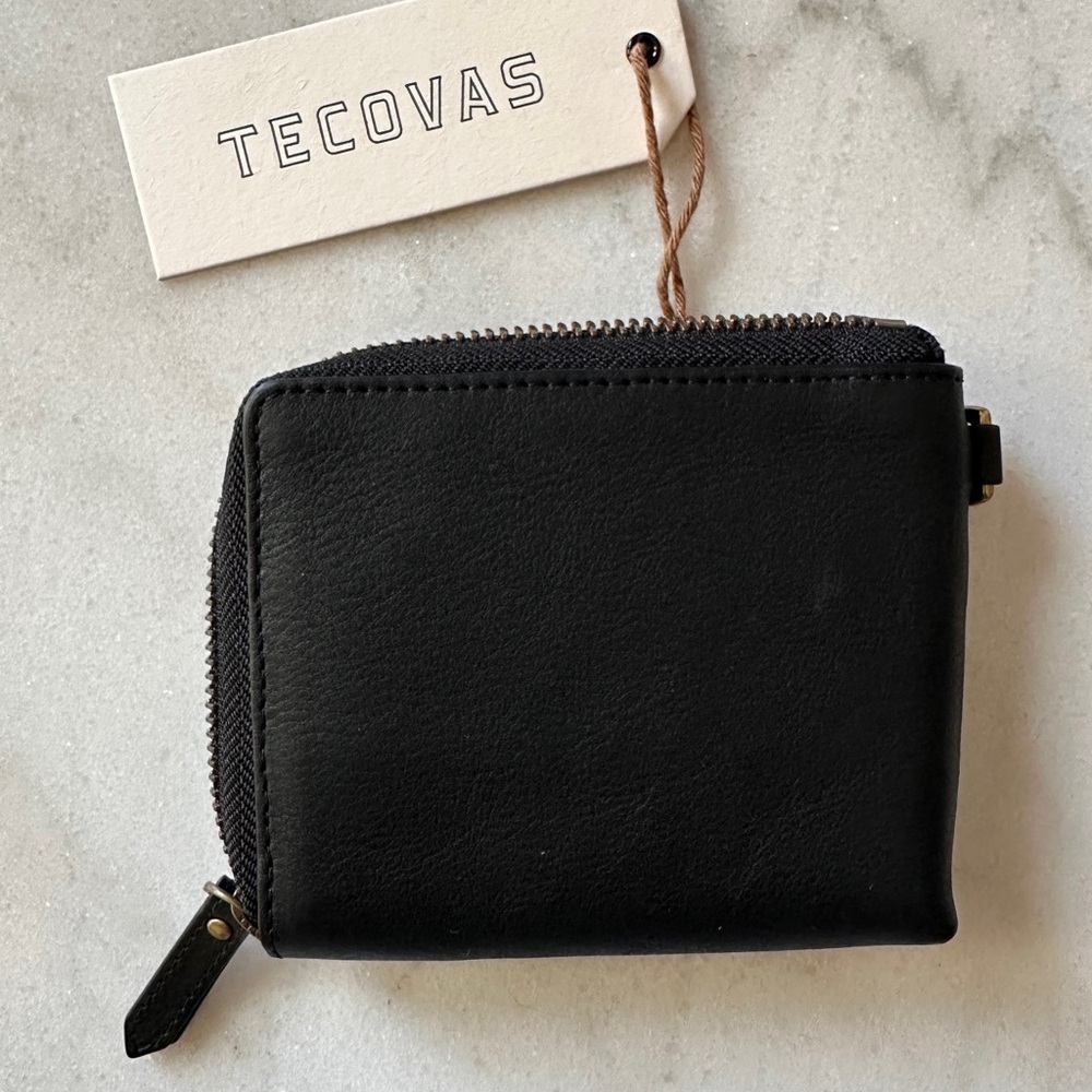 Tecovas Black Leather Zip Wallet with Embossed Logo - Picture 2 of 7